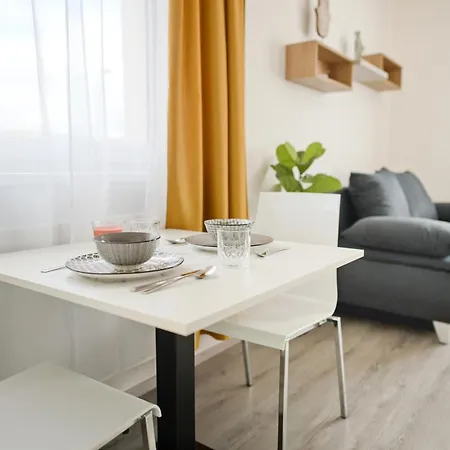 Citrine Apartment *